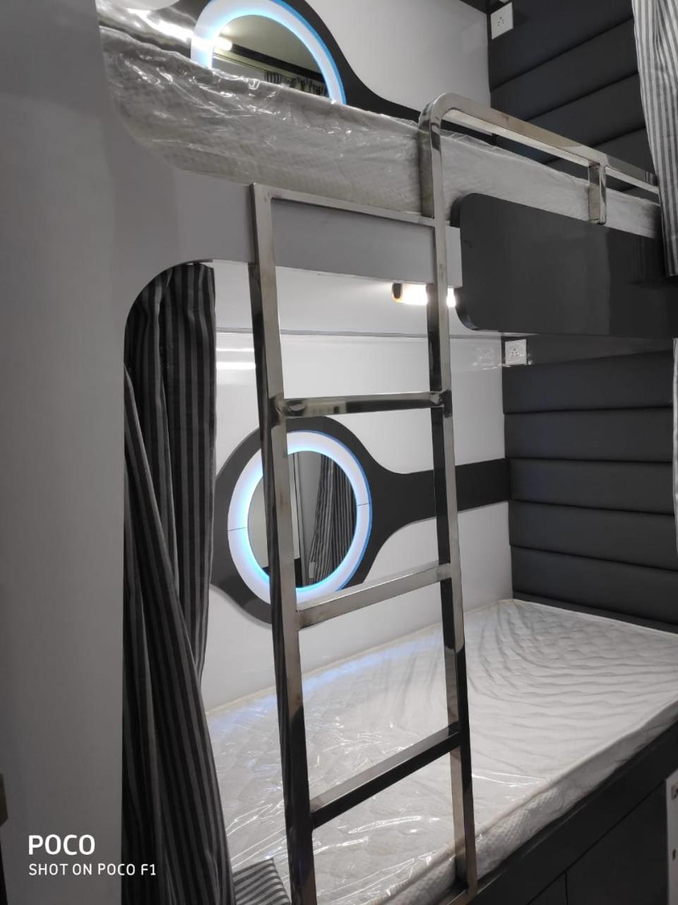 Ocean Dormitory ムンバイ エクステリア 写真
