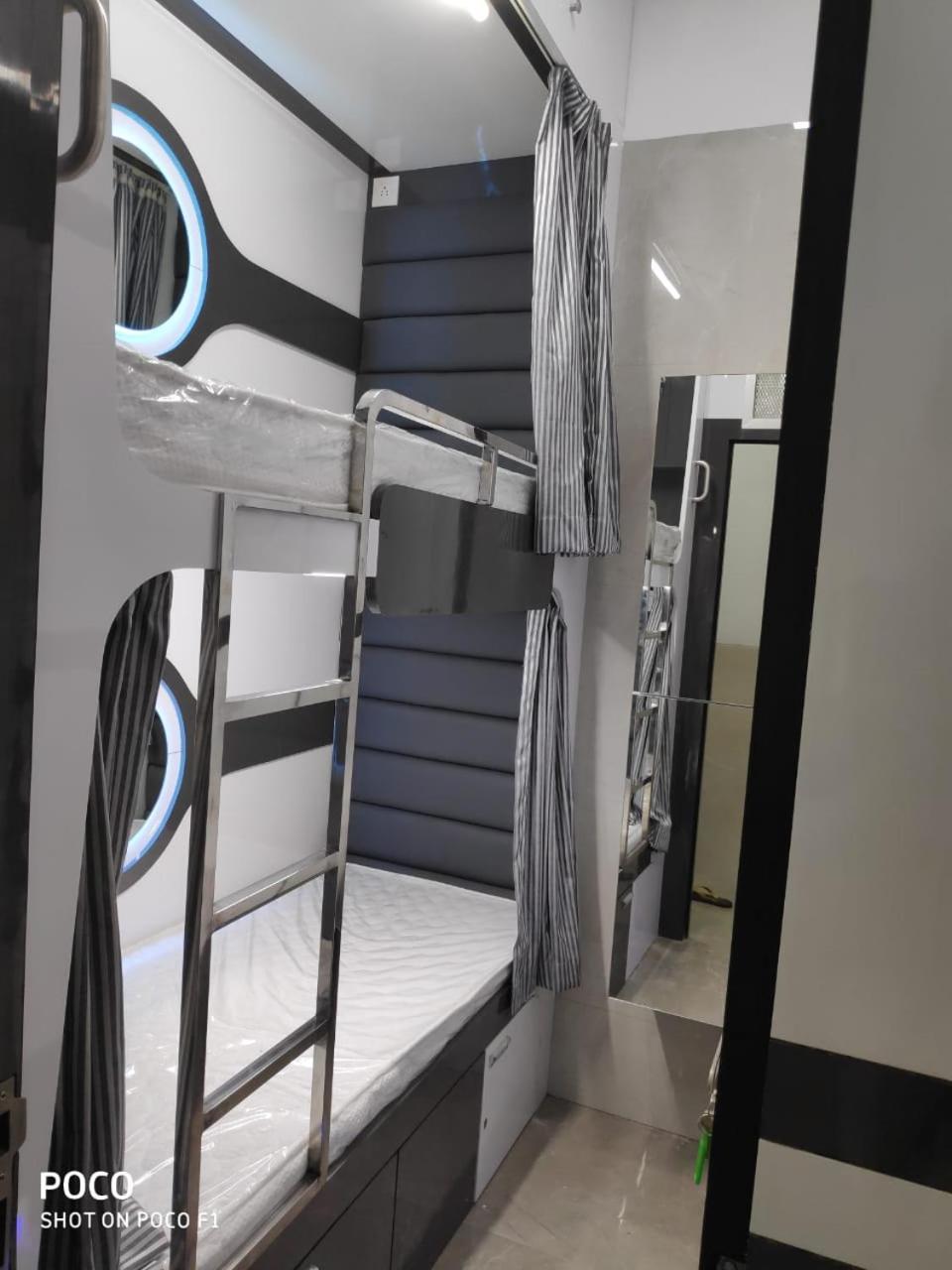 Ocean Dormitory ムンバイ エクステリア 写真