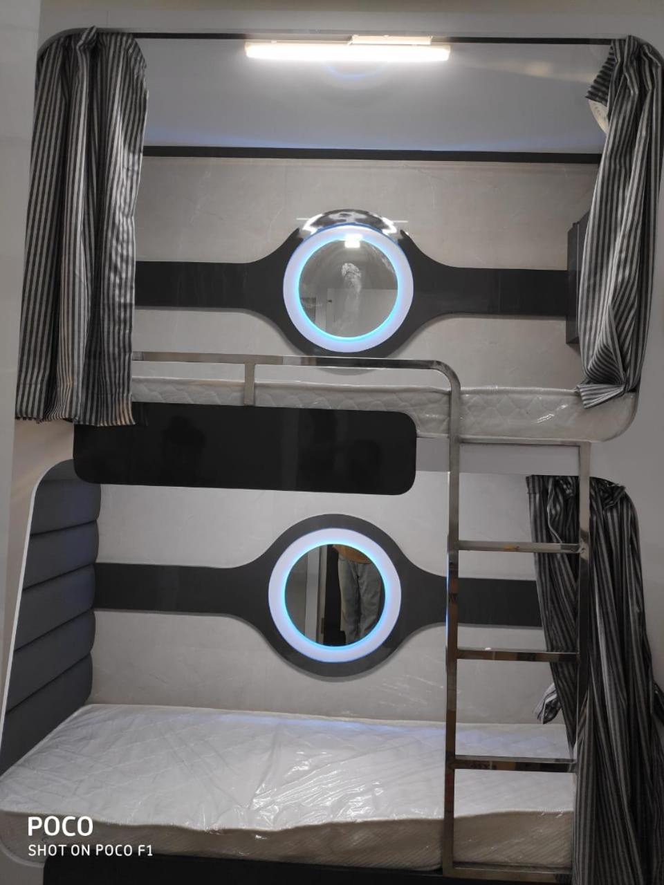 Ocean Dormitory ムンバイ エクステリア 写真