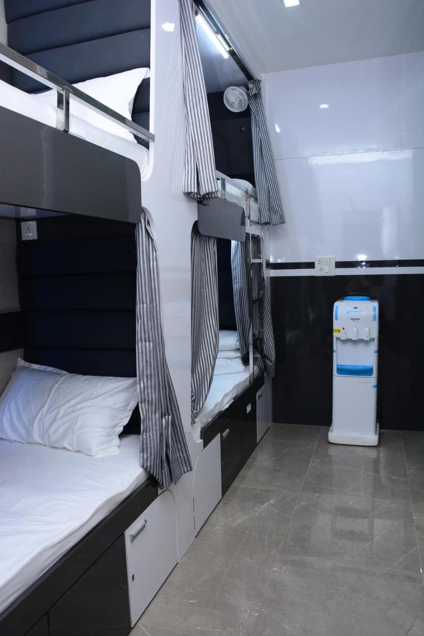 Ocean Dormitory ムンバイ エクステリア 写真