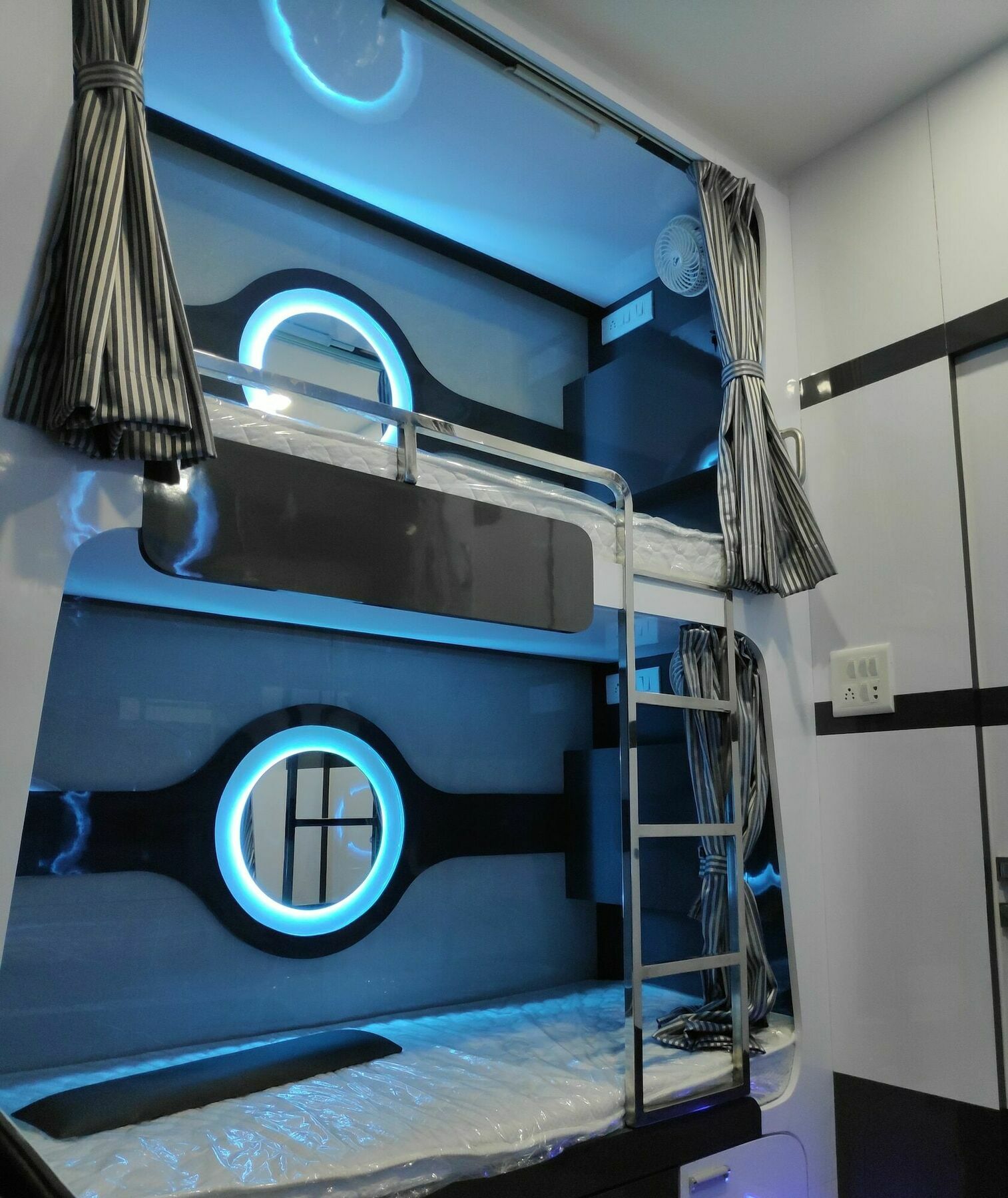 Ocean Dormitory ムンバイ エクステリア 写真